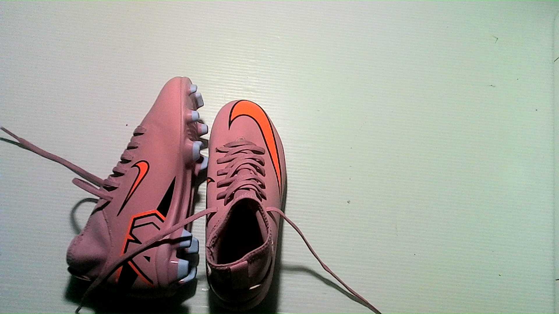 Children's sports shoes