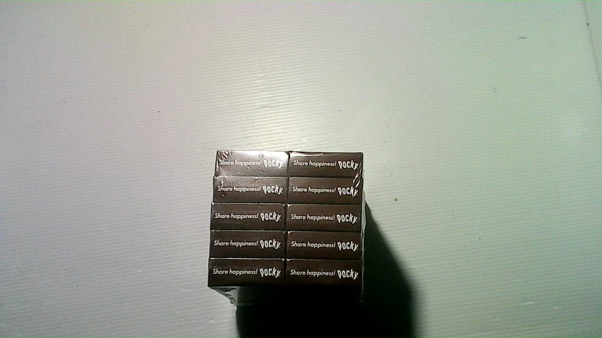 Pocky sticks with chocolate and banana flavors, 10 pieces per pack.