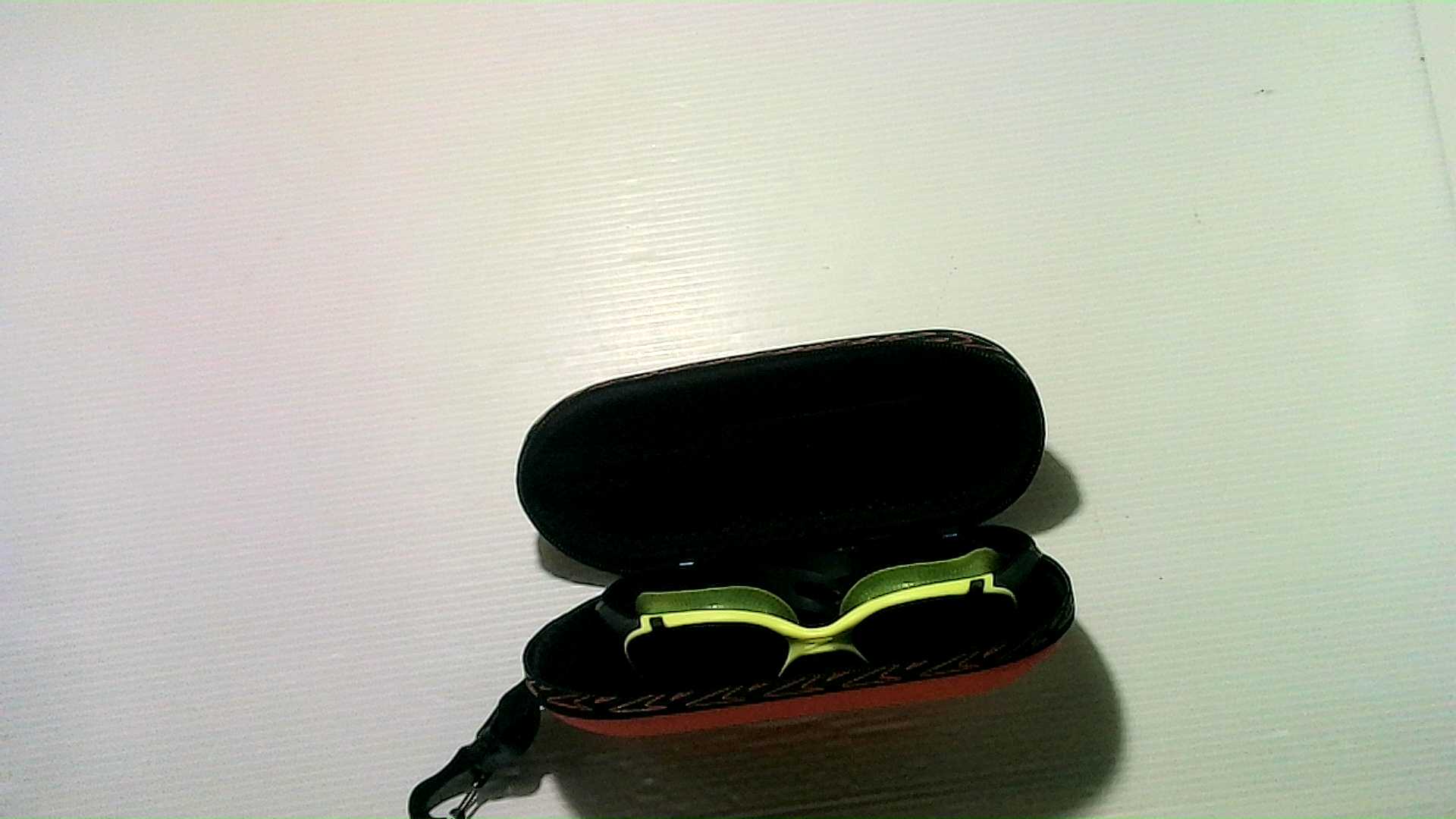 Swimming goggles with a case