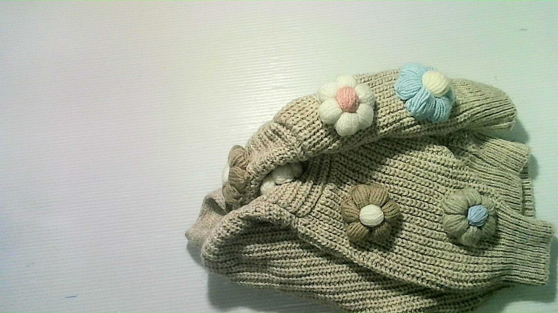 Children's knitwear sweater made of synthetic fibers