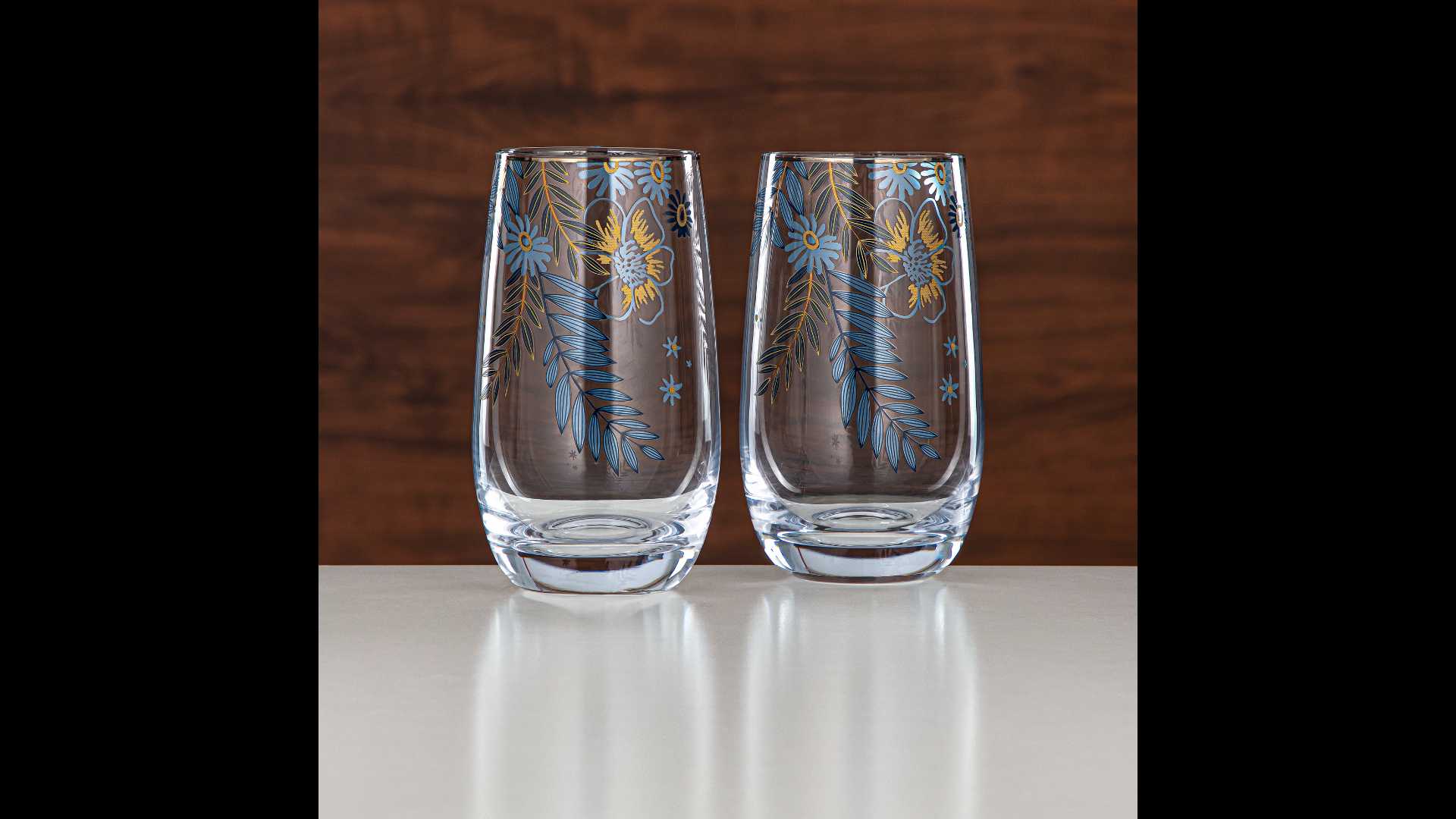 Glassware with floral design, 2 pcs. in a set.