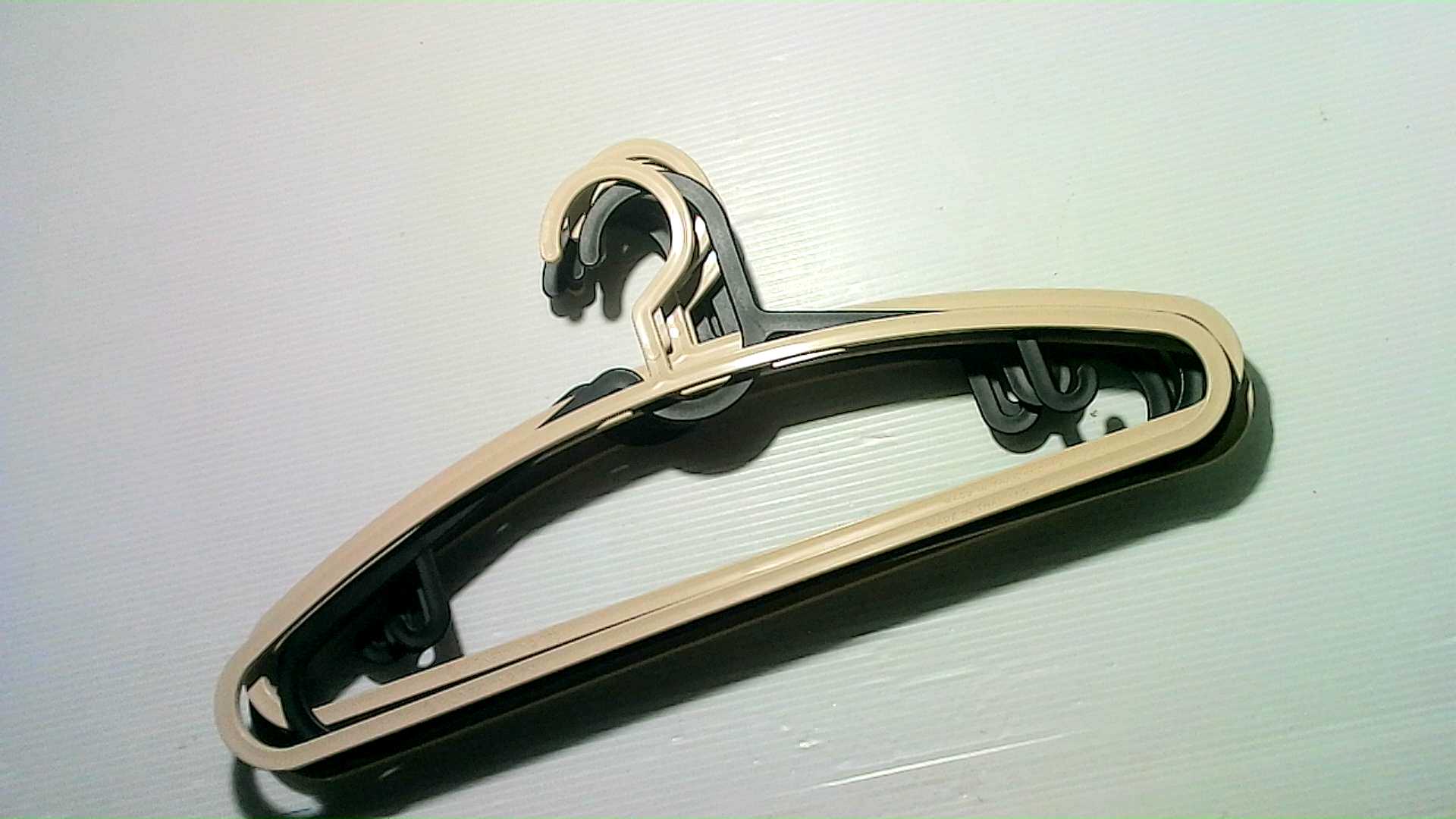 Pack of 6 plastic hangers.