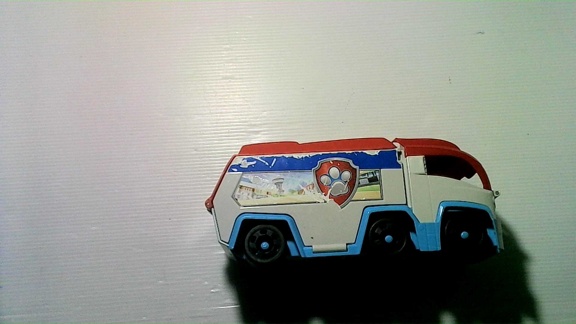 Plastic toy car 