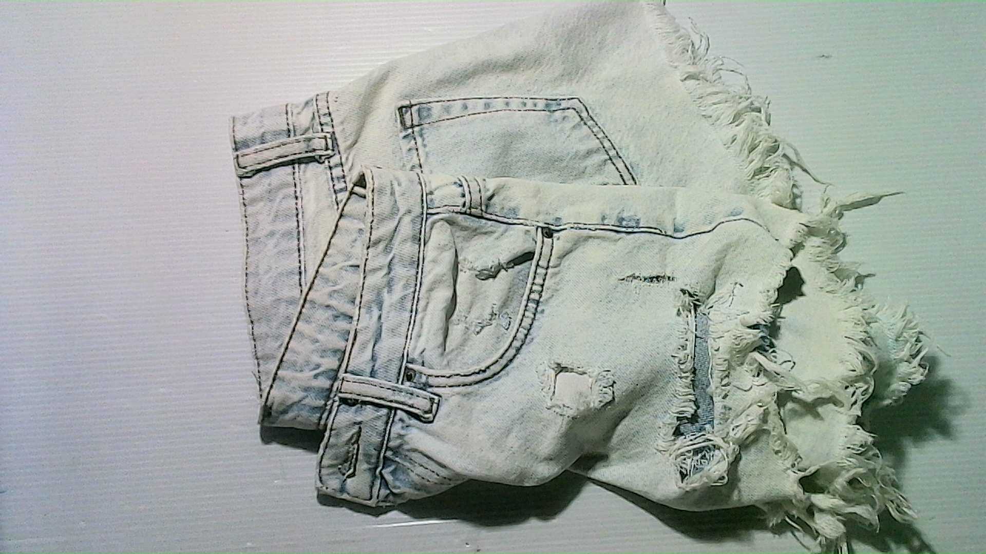 Short denim pants